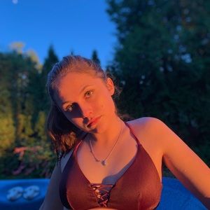 Meet your Posher, Vivian